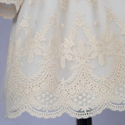 BATON DE CRISTIANAR TUL BORDADO CON CAPA Y CAPOTA – MARCAS