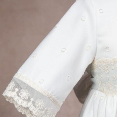 Batón Jacquard topos con capota manga larga – BAUTIZO