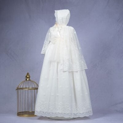 BATON DE CRISTIANAR TUL BORDADO CON CAPA Y CAPOTA – MARCAS